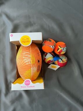 NEW- Sun squad Hydro football & four pack Hydro water bombs splash set.